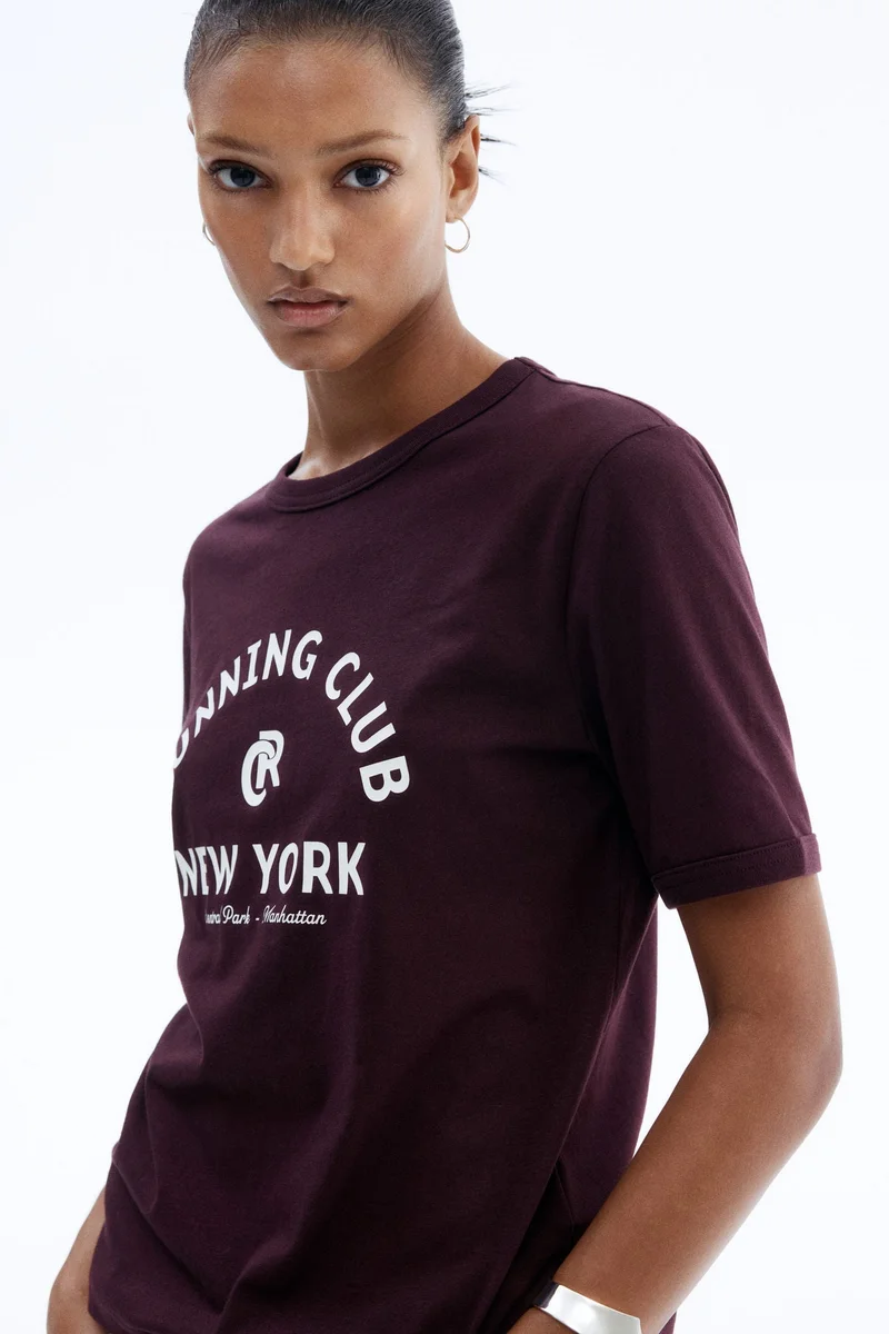 اتش اند ام تي-شيرت مزين بطبعة